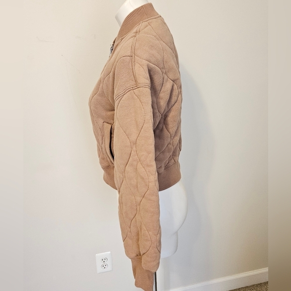 Abercrombie and Fitch Quilted Bomber Jacket Size Medium EUC - Picture 4 of 12